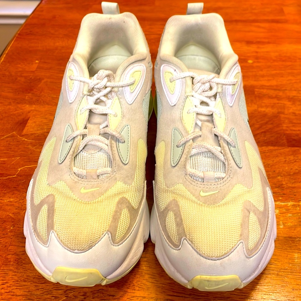 Nike Air 200 Tennis Shoes